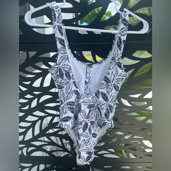 Aerie Women's Henley One Piece Swimsuit in Black White Tropical Palm Print Small - Picture 4 of 6